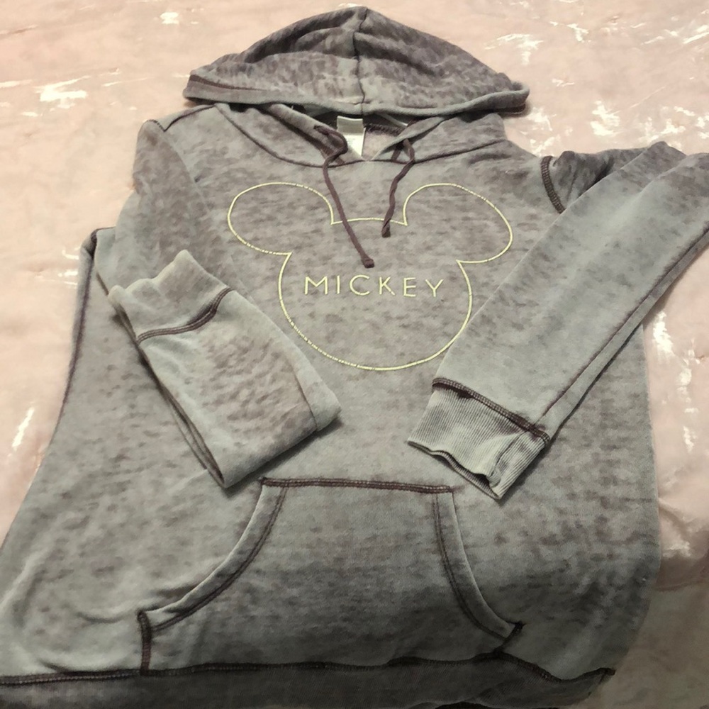 Loose Mickey Mouse sweatshirt